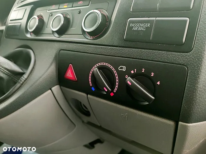 Volkswagen Caravelle - 32
