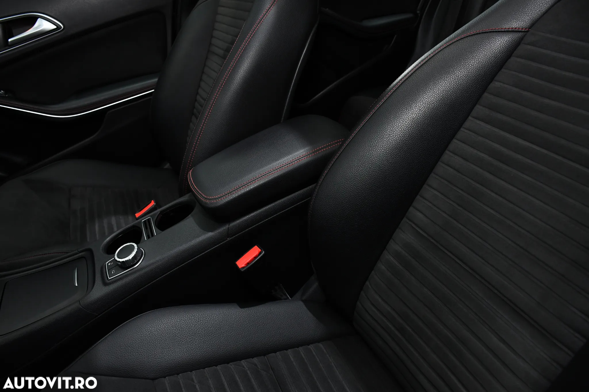 Mercedes-Benz GLA 220 CDI 4Matic 7G-DCT AMG Line - 25