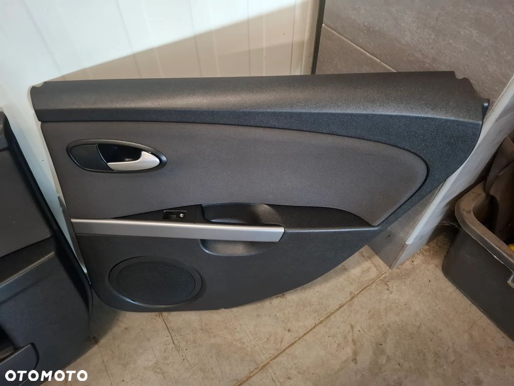 Boczek boczki Seat Leon II lift 2012 rok komplet - 6