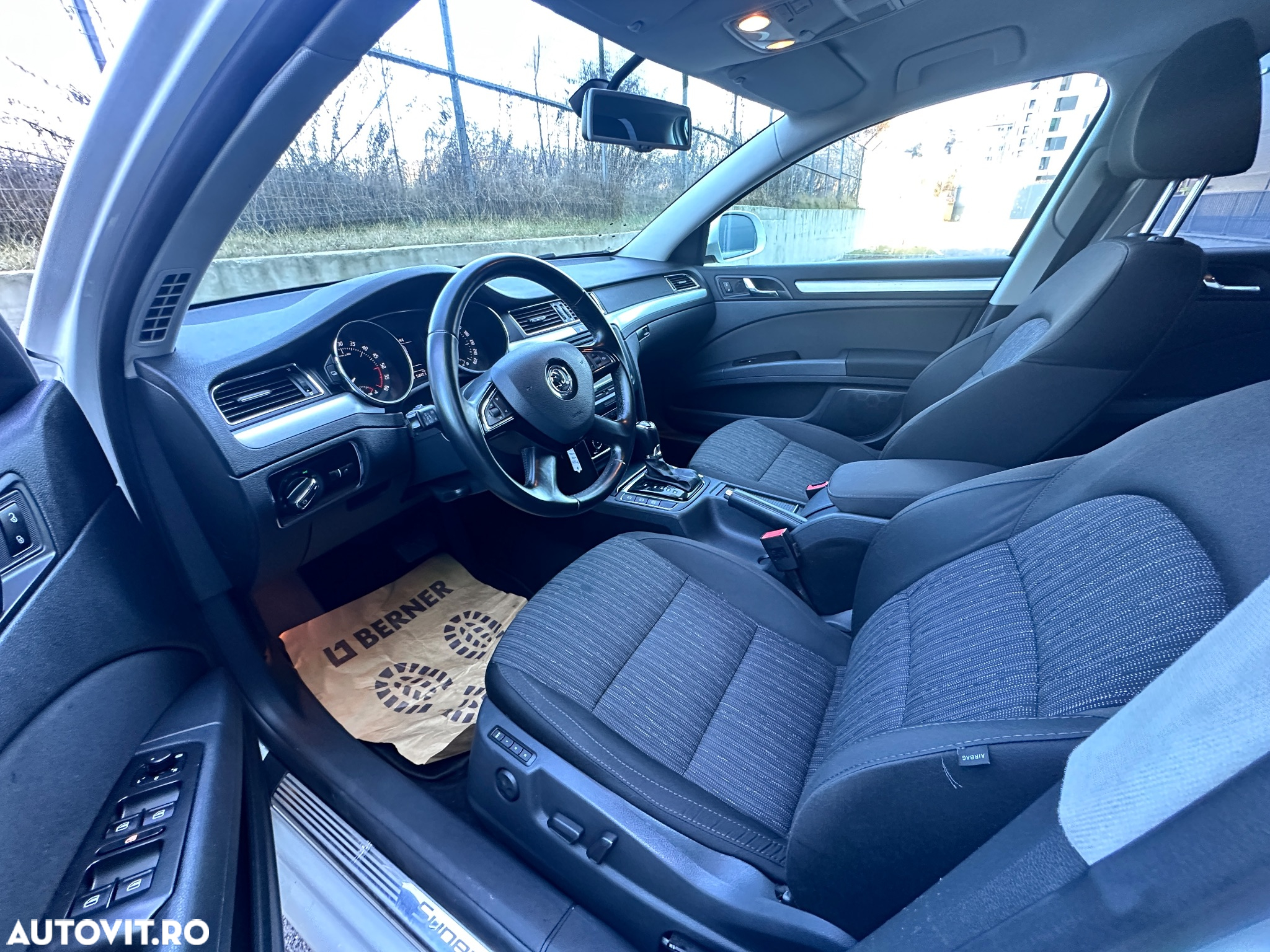 Skoda Superb Combi 2.0 TDI DSG Ambition - 27