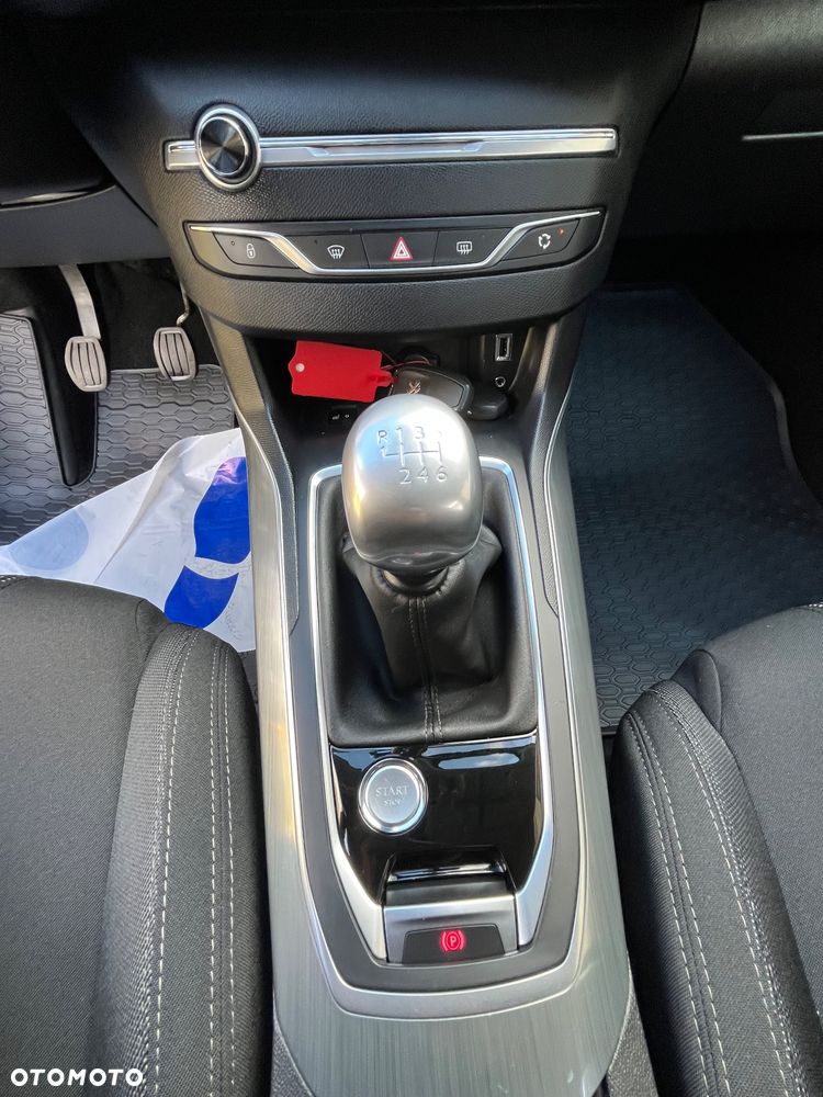 Peugeot 308 - 25