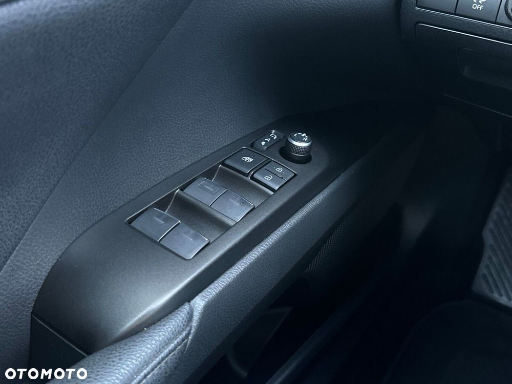 Toyota Camry 2.5 Hybrid Executive CVT - 17