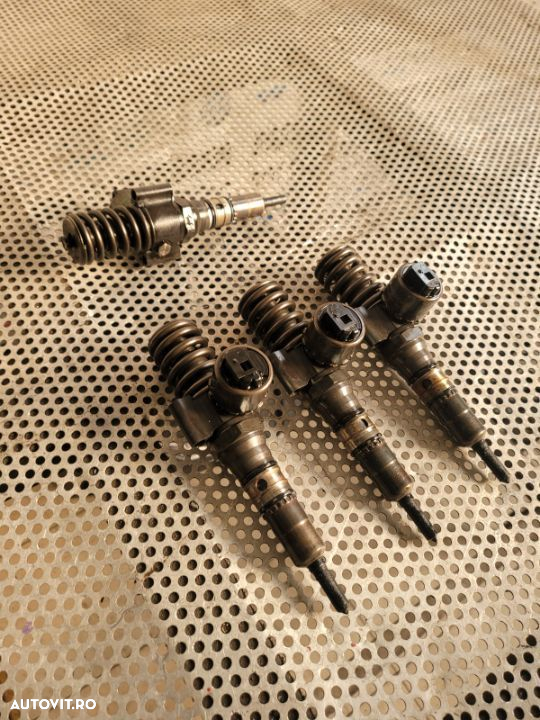 Injectoare Injector Vw Audi Seat Skoda 2.0 Tdi Euro 4 Bosch 2 Prinderi A4 A6 Passat Golf Octavia - 2