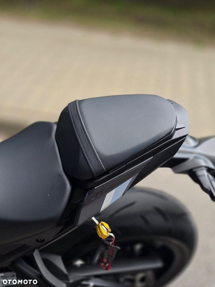 Suzuki GSX 1000 - 39