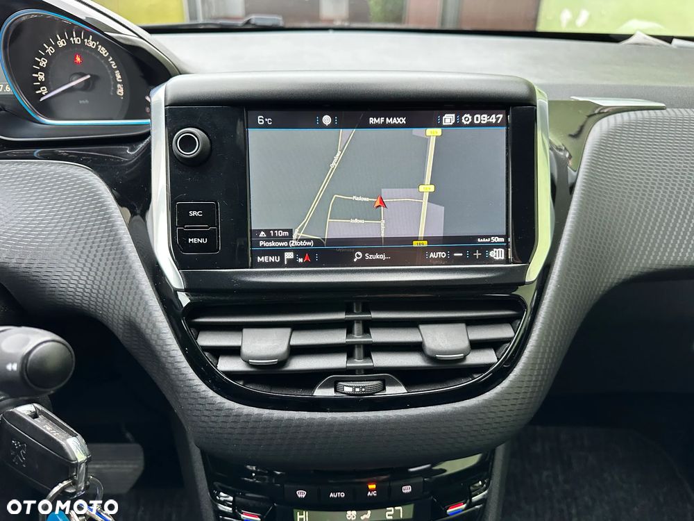 Peugeot 2008 1.2 Pure Tech GPF Allure S&S EAT6 - 25