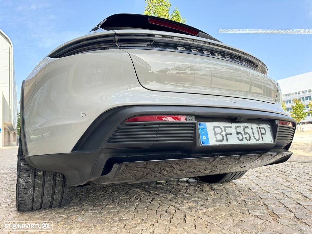 Porsche Taycan Cross Turismo 4 - 7