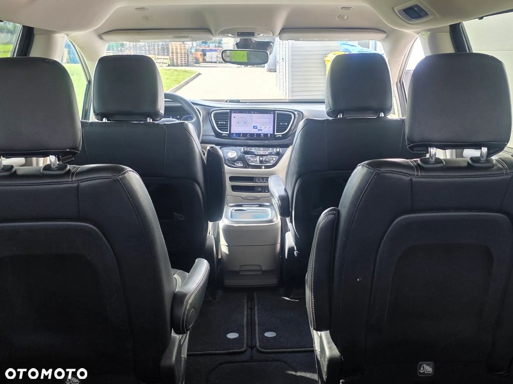 Chrysler Pacifica - 22