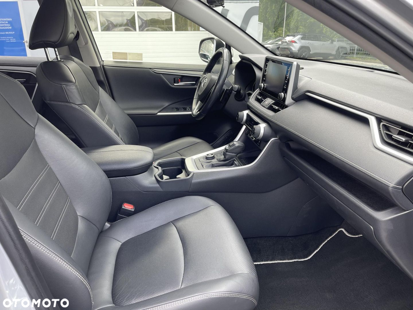Toyota RAV4 - 8