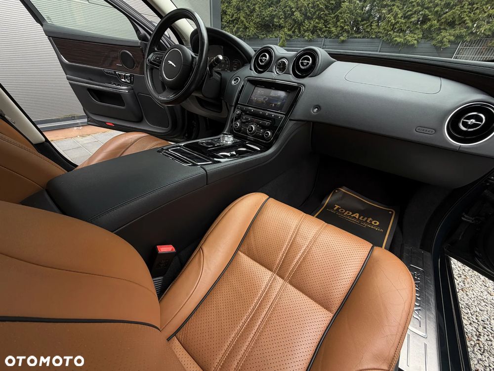 Jaguar XJ 3.0 D V6 Premium Luxury - 15