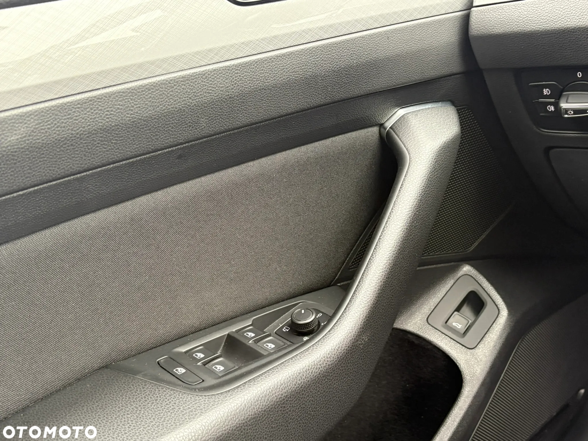 Volkswagen Passat Variant 2.0 TDI SCR DSG Conceptline - 17
