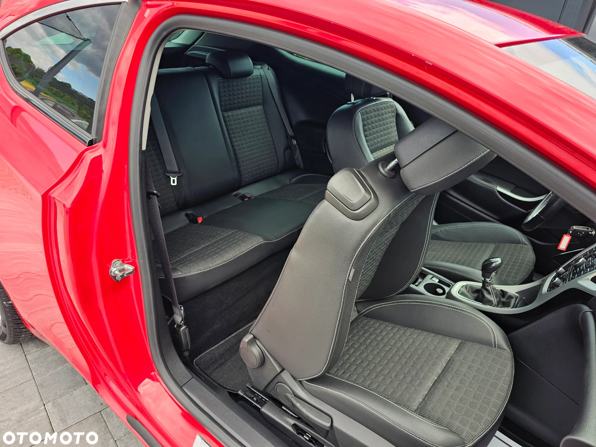 Opel Astra IV GTC 1.6 T Active - 11