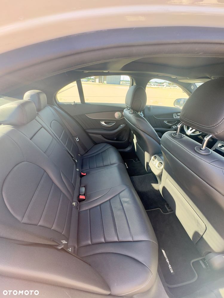 Mercedes-Benz Klasa C 300 4Matic 9G-TRONIC AMG Line - 14