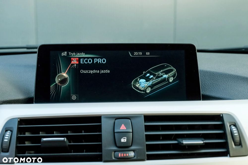 BMW Seria 3 320d Sport Line - 30