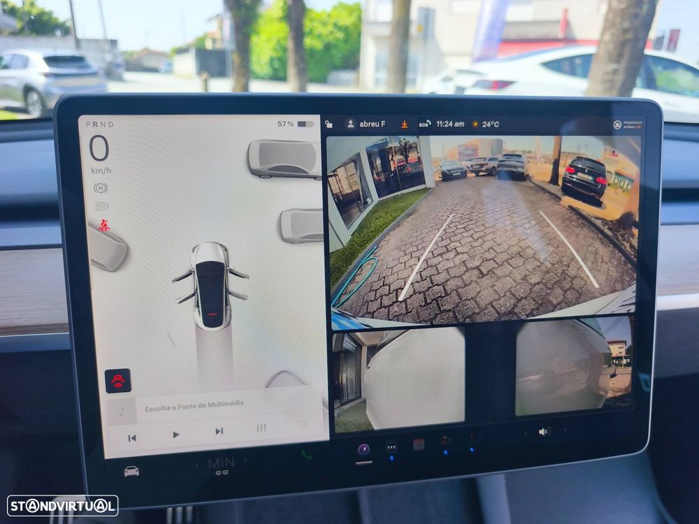 Tesla Model Y Long Range Dual Motor AWD - 13