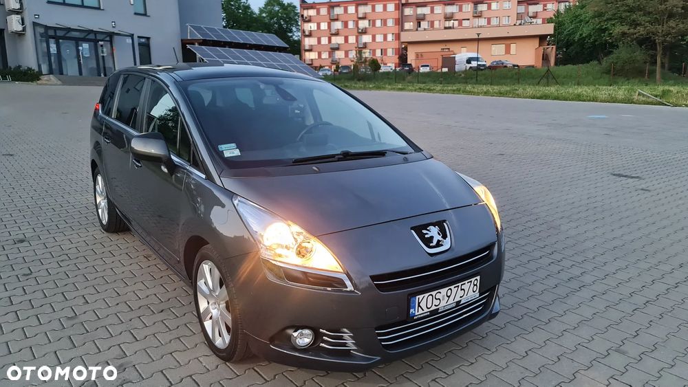 Peugeot 5008 1.6 THP Premium + - 24