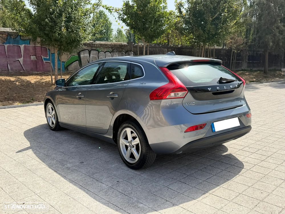 Volvo V40 D2 Momentum - 16