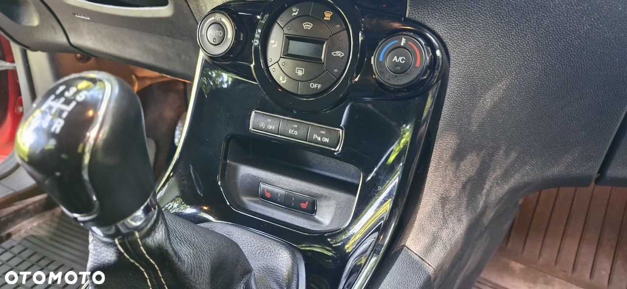 Ford Fiesta 1.0 EcoBoost S&S TITANIUM - 18