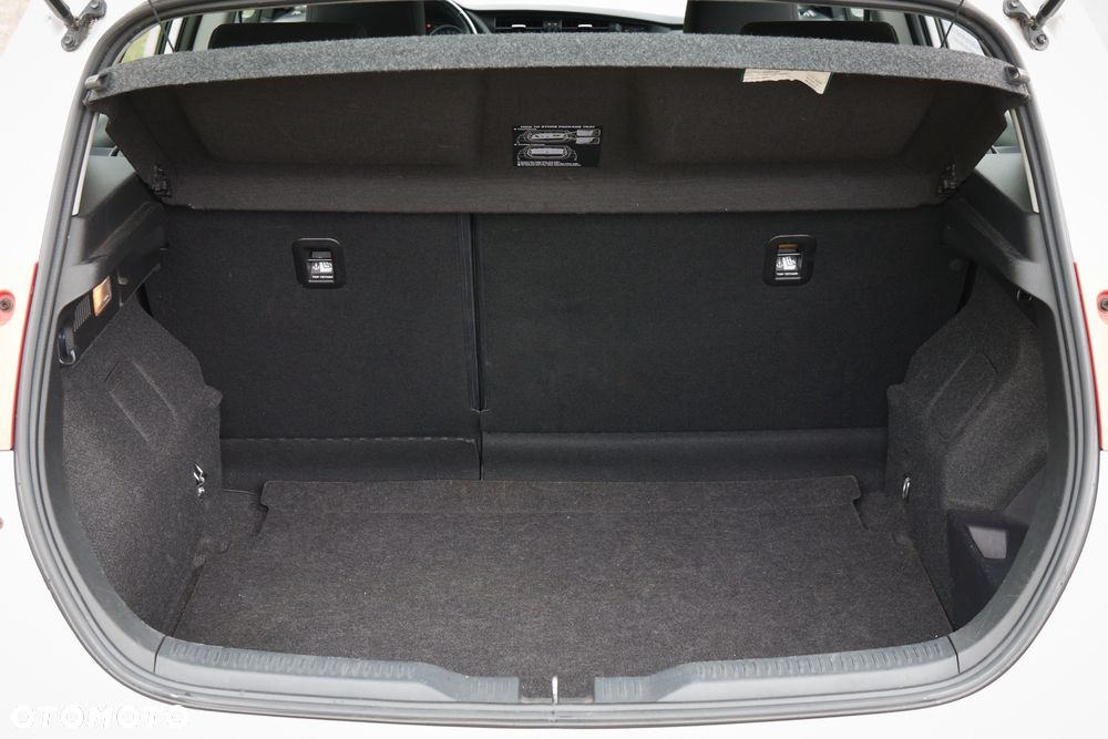 Toyota Auris - 11