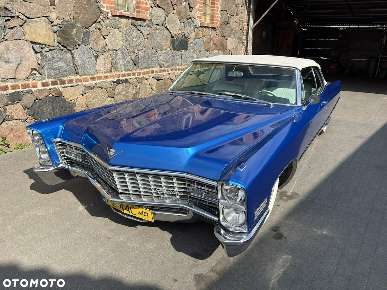 Cadillac Deville - 27