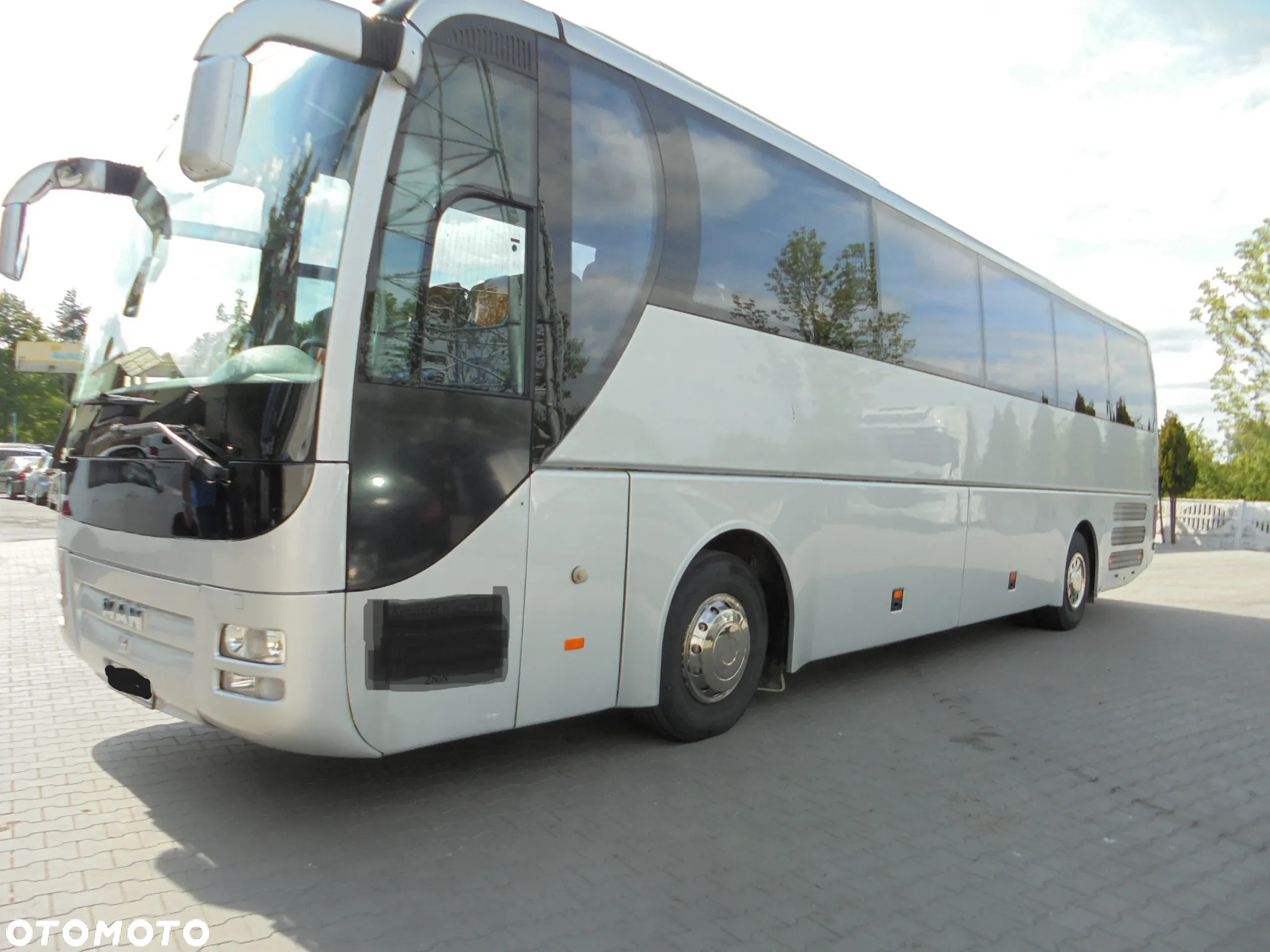 MAN R07 Lions Coach - 2
