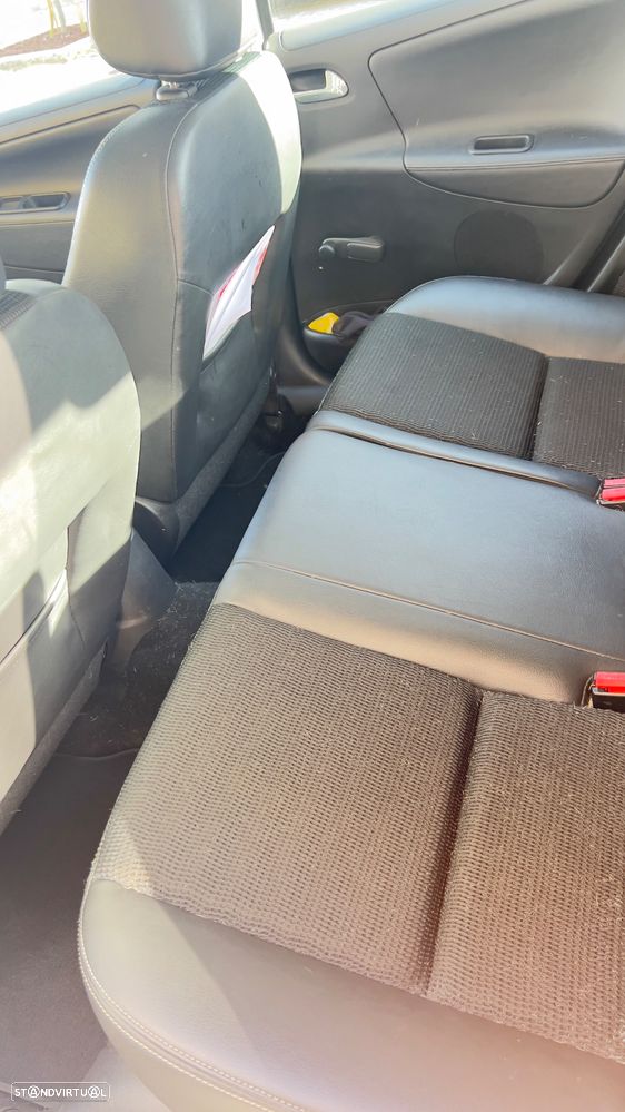 Peugeot 207 1.6 HDi 98g - 10