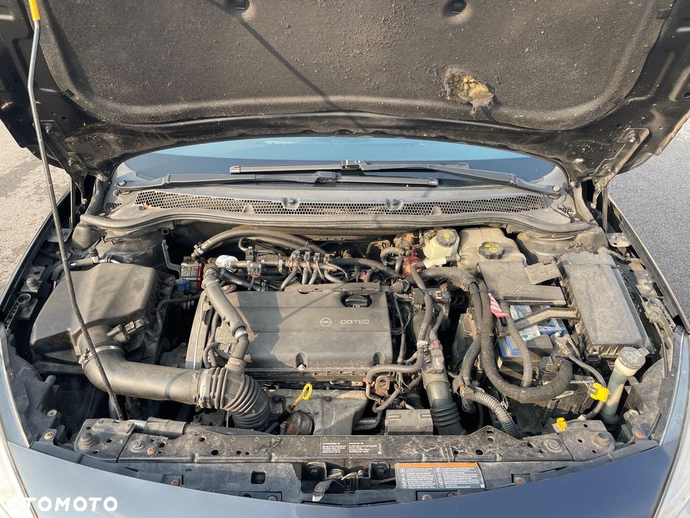 Opel Astra 1.6 T Cosmo - 23