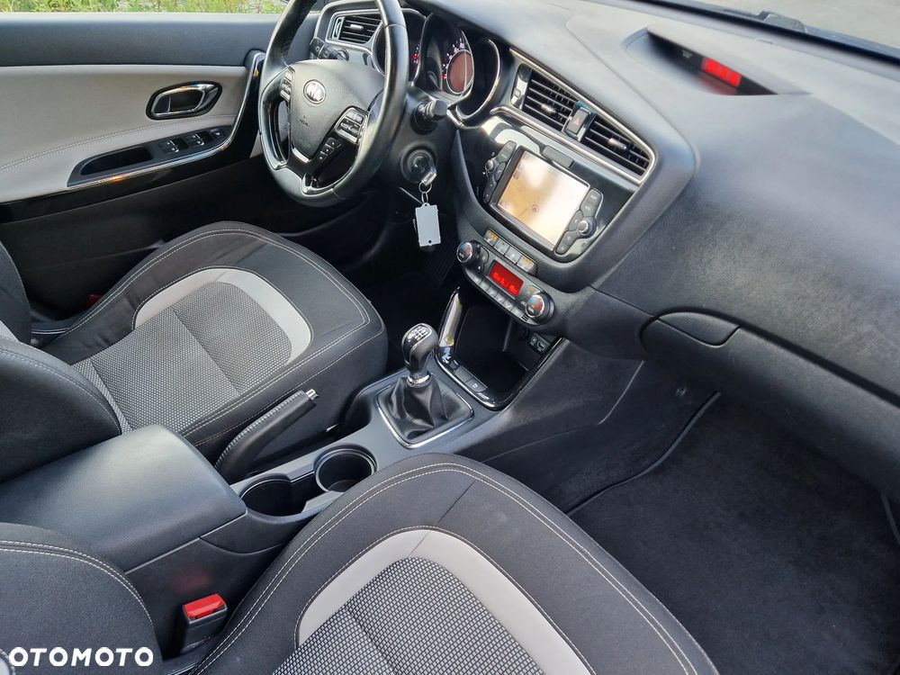 Kia Ceed 1.6 GDI Dream Team Edition - 33