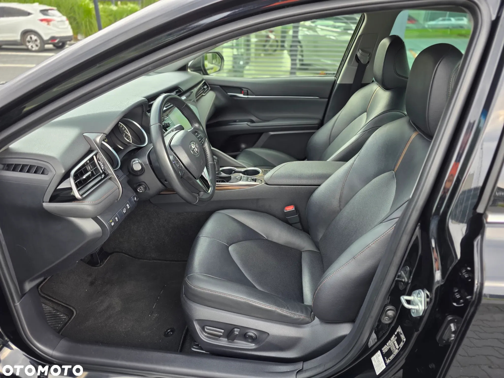 Toyota Camry 2.5 Hybrid Executive CVT - 21