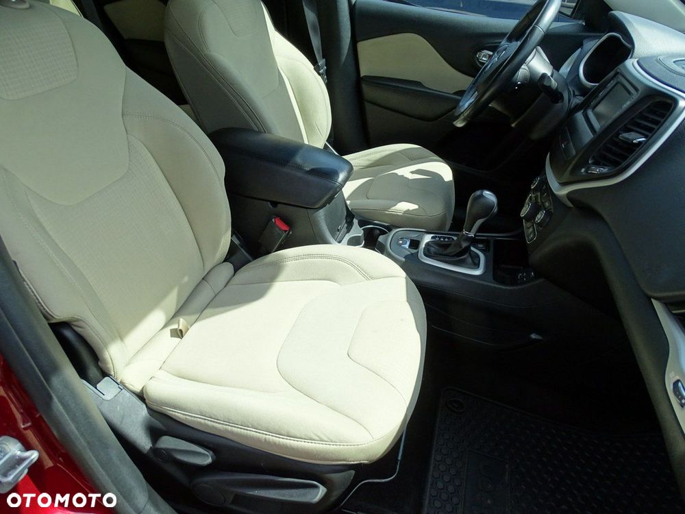 Jeep Cherokee - 12