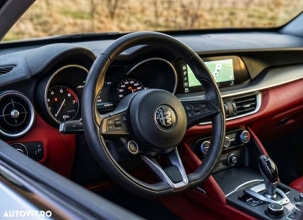 Alfa Romeo Stelvio 2.0 Turbo 16V AT8-Q4 Ti - 13