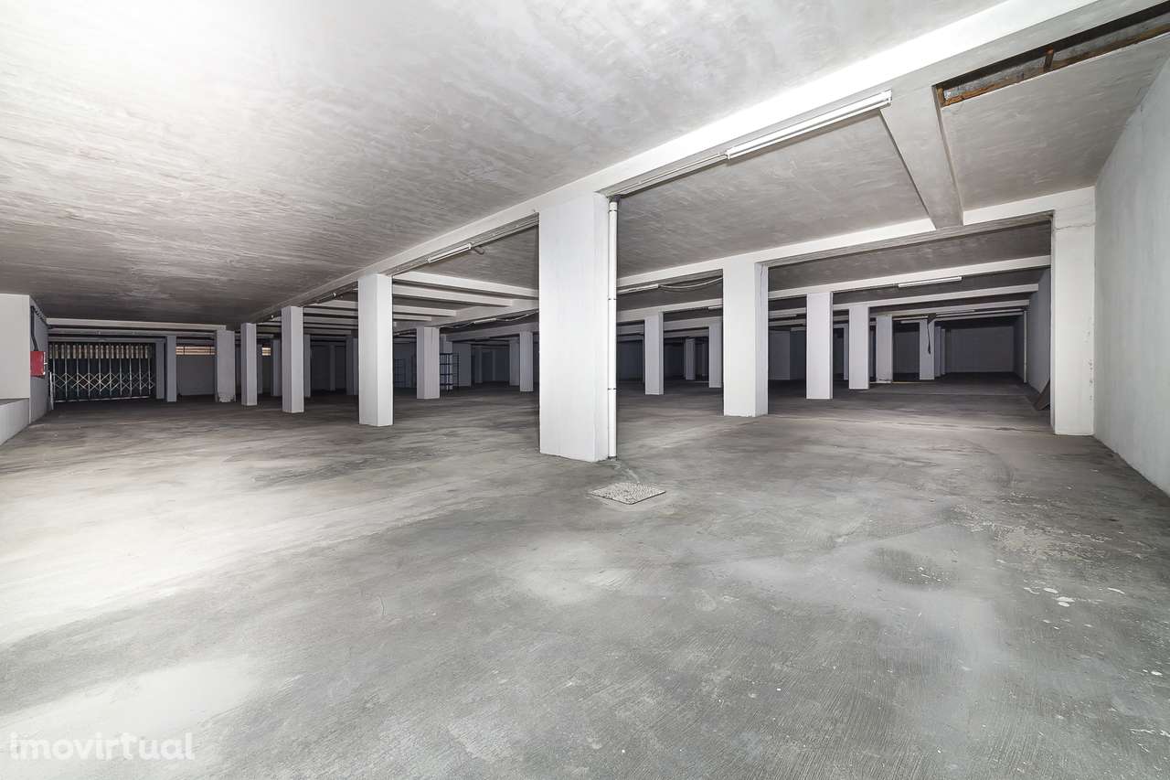 Garagem/Estacionamento/Armazém com 1850m² no centro de Ponte da Barca - Grande imagem: 2/12