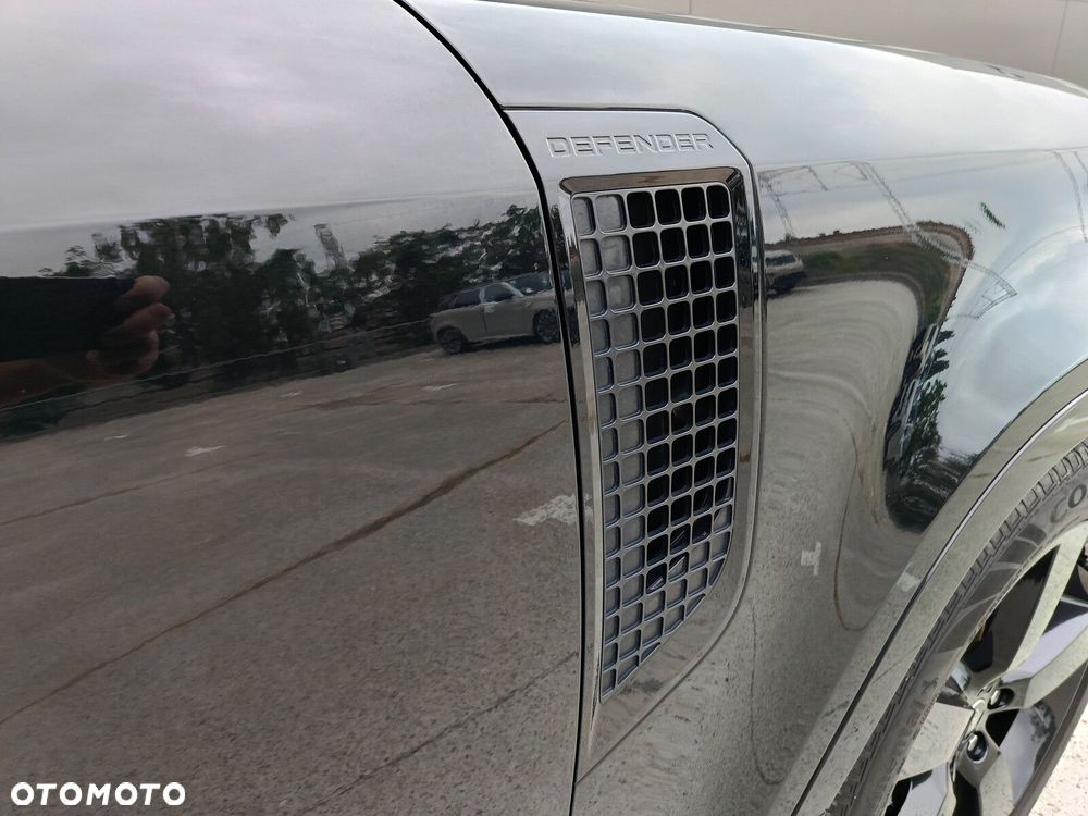 Land Rover Defender - 12