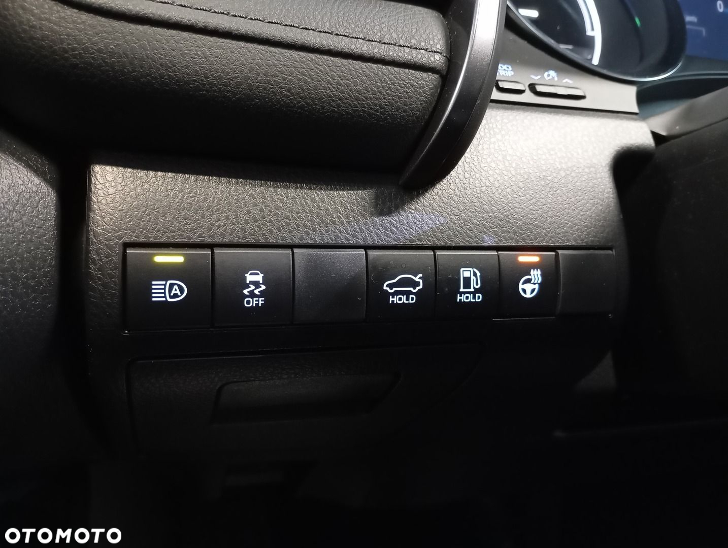 Toyota Camry - 21