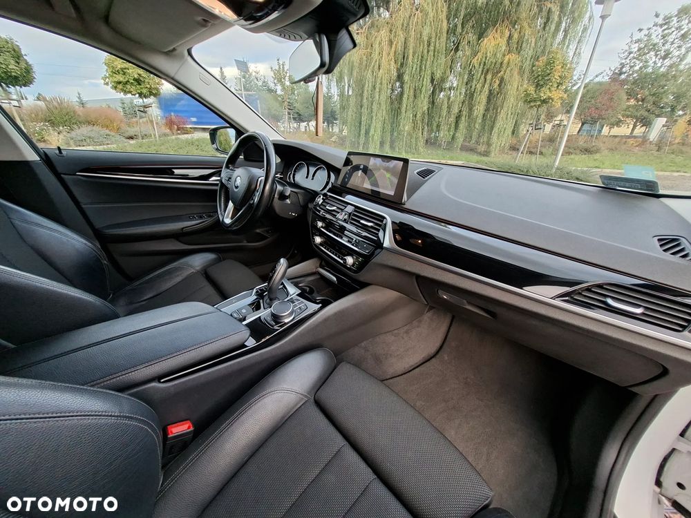 BMW Seria 5 520d Sport Line - 19