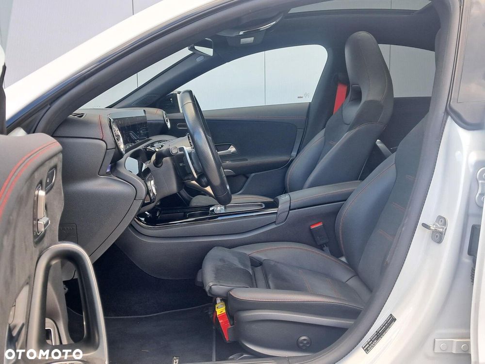 Mercedes-Benz CLA - 17