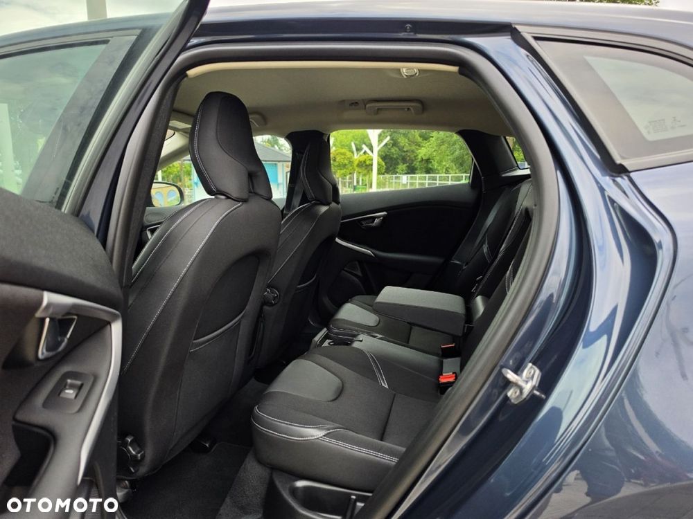 Volvo V40 - 25