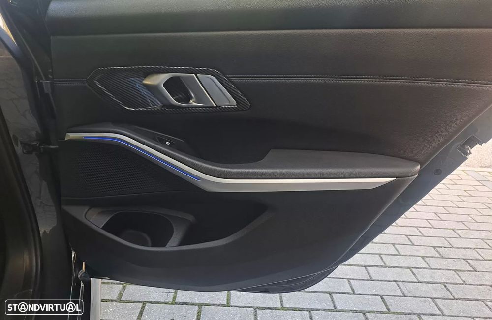 BMW 320 d Touring Pack Desportivo M Pro Auto - 34
