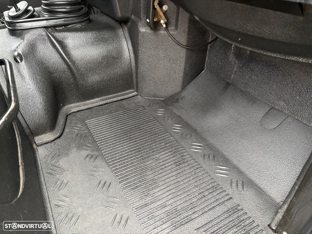 Land Rover Defender 90 2.5 TD5 Metal Top - 27