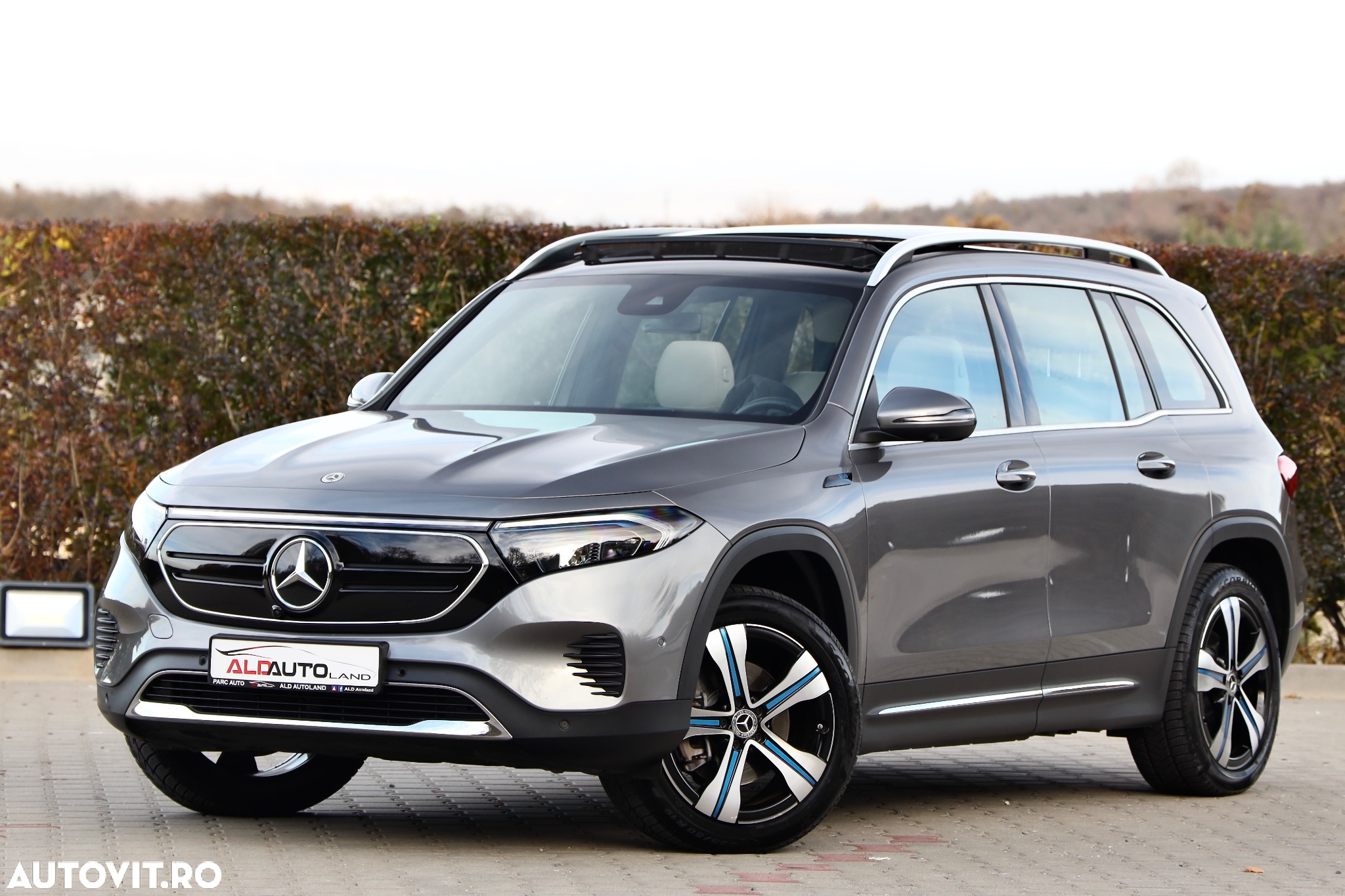 Mercedes-Benz EQB 300 4MATIC - 2