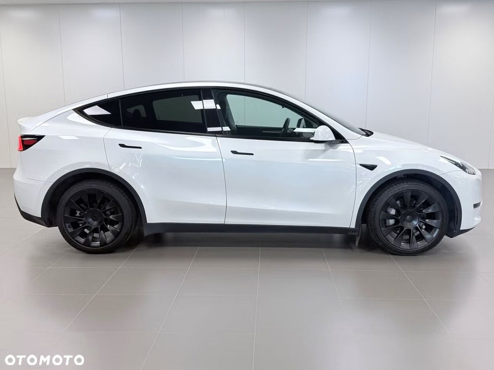 Tesla Model Y Long Range AWD - 13