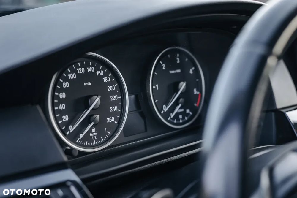 BMW Seria 5 525d Touring - 15