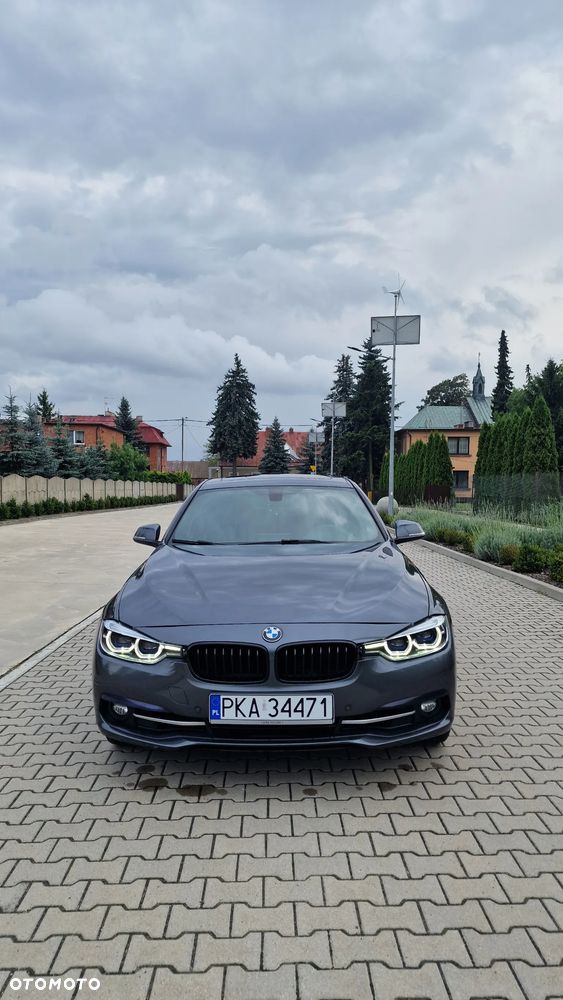 BMW Seria 3 330i xDrive Sport Line - 2