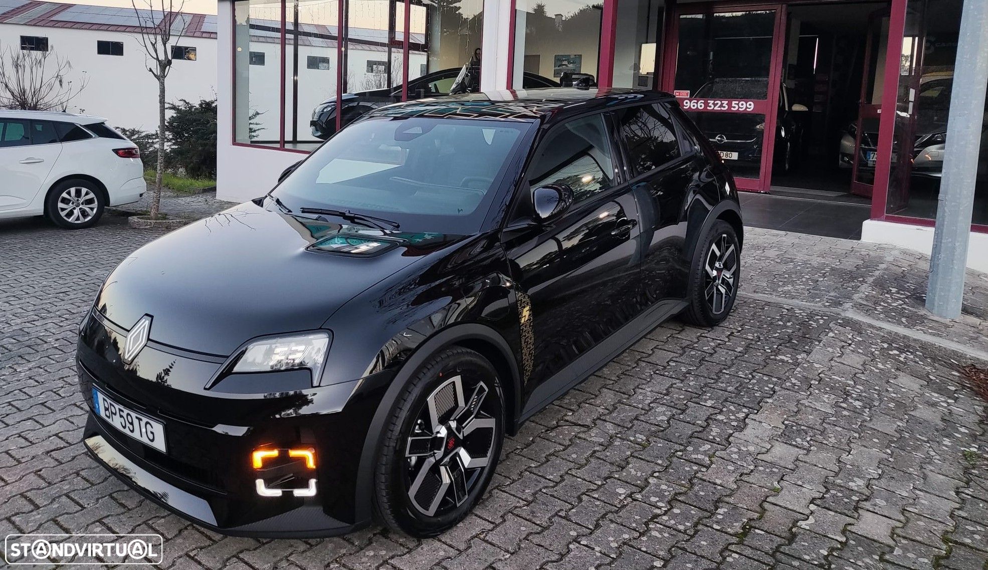 Renault 5 E-Tech - 1