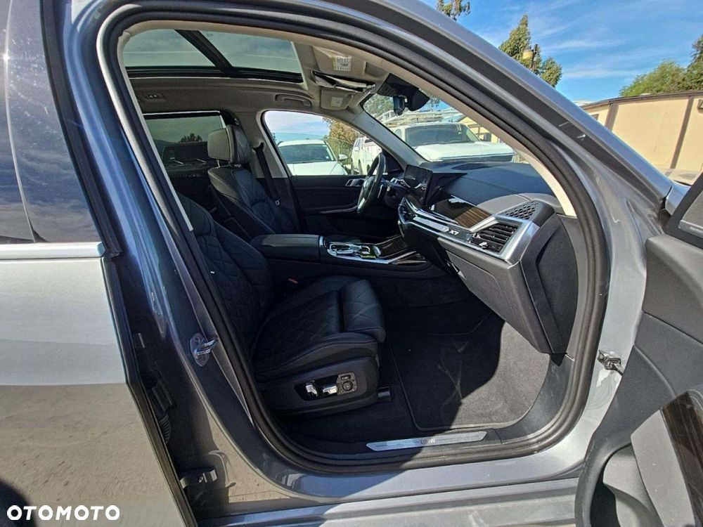 BMW X7 - 7