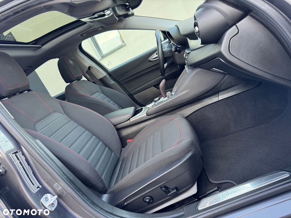 Alfa Romeo Giulia 2.2 AT8 Super - 23