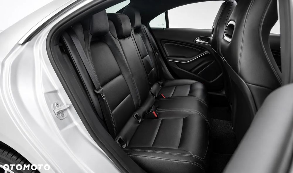 Mercedes-Benz CLA 250 7G-DCT AMG Line - 16
