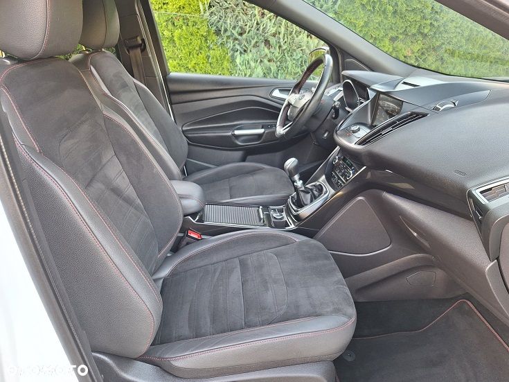 Ford Kuga 2.0 TDCi 2x4 ST-Line - 17