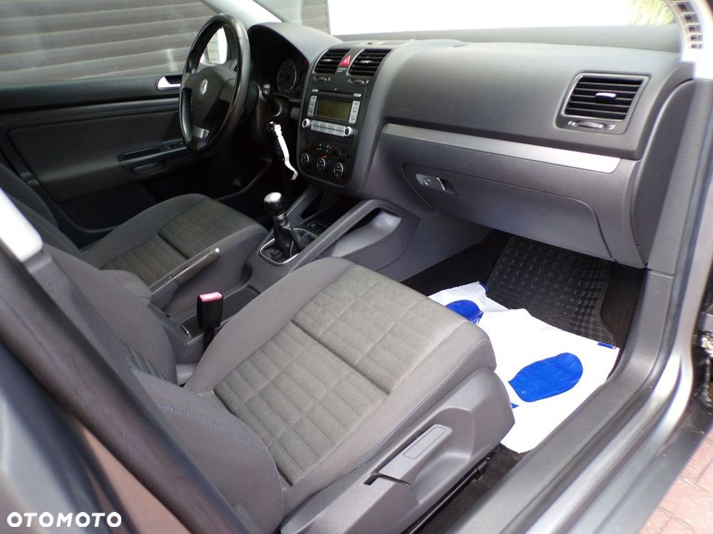 Volkswagen Golf - 25