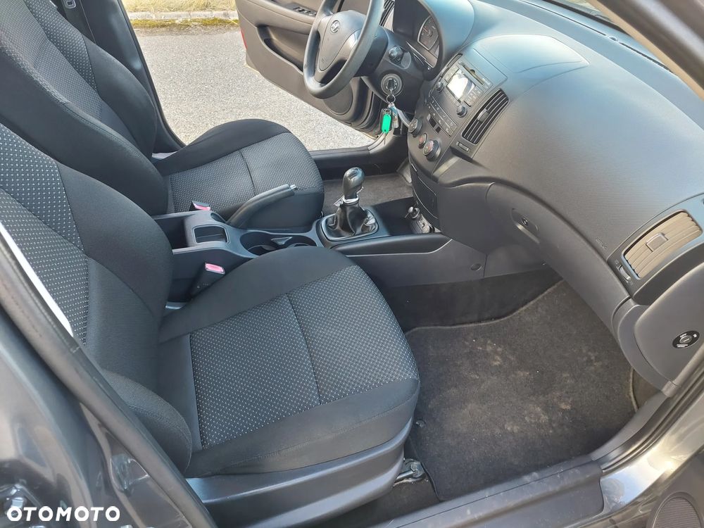 Hyundai i30 1.4 Base + - 12