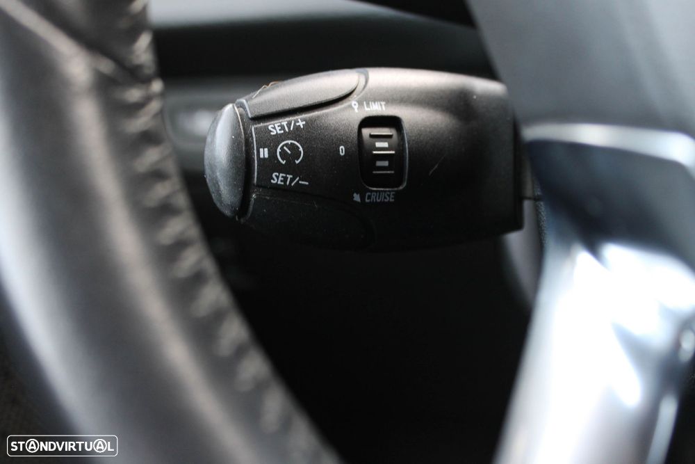 Peugeot 208 1.2 PureTech Signature - 13